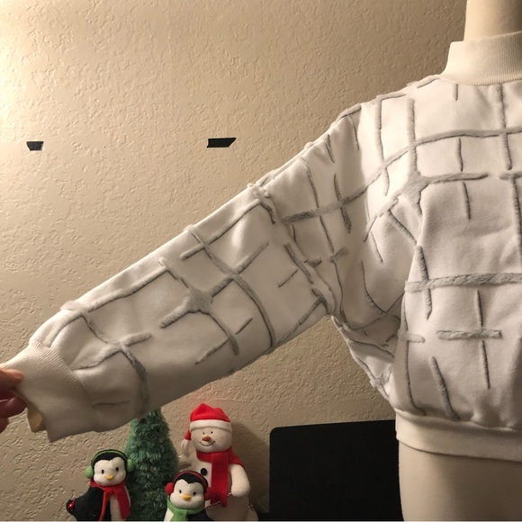 Unique Pattern Top - Picture 3 of 6